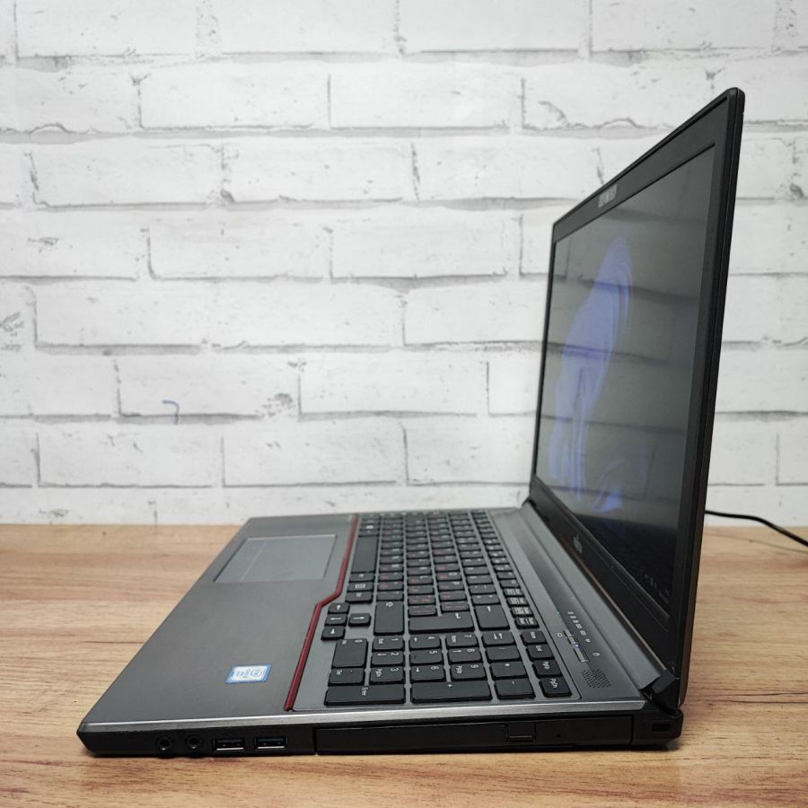 Уцінка! Ноутбук Б/В Fujitsu E756, Intel Core i5-6300U, DDR4 8 GB, SSD 128GB, 15.6" Full HD
