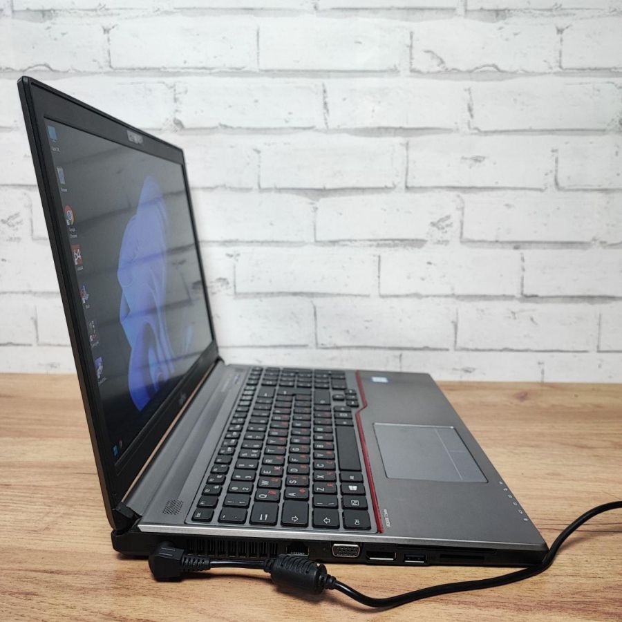 Уцінка! Ноутбук Б/В Fujitsu E756, Intel Core i5-6300U, DDR4 8 GB, SSD 128GB, 15.6" Full HD