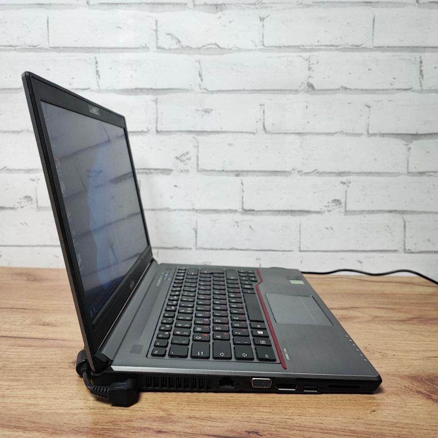 Уцінка! Ноутбук Б/В Fujitsu E744, Intel Core i5-4300M, DDR3 8 GB, SSD 128GB, 14" HD
