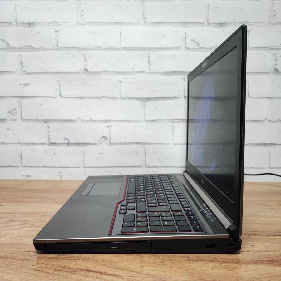 Ноутбук Б/В Fujitsu H730, Intel Core i7-4810MQ, DDR3 8 GB, SSD 128GB, NVIDIA Quadro K510M 1Gb, 15.6" Full HD