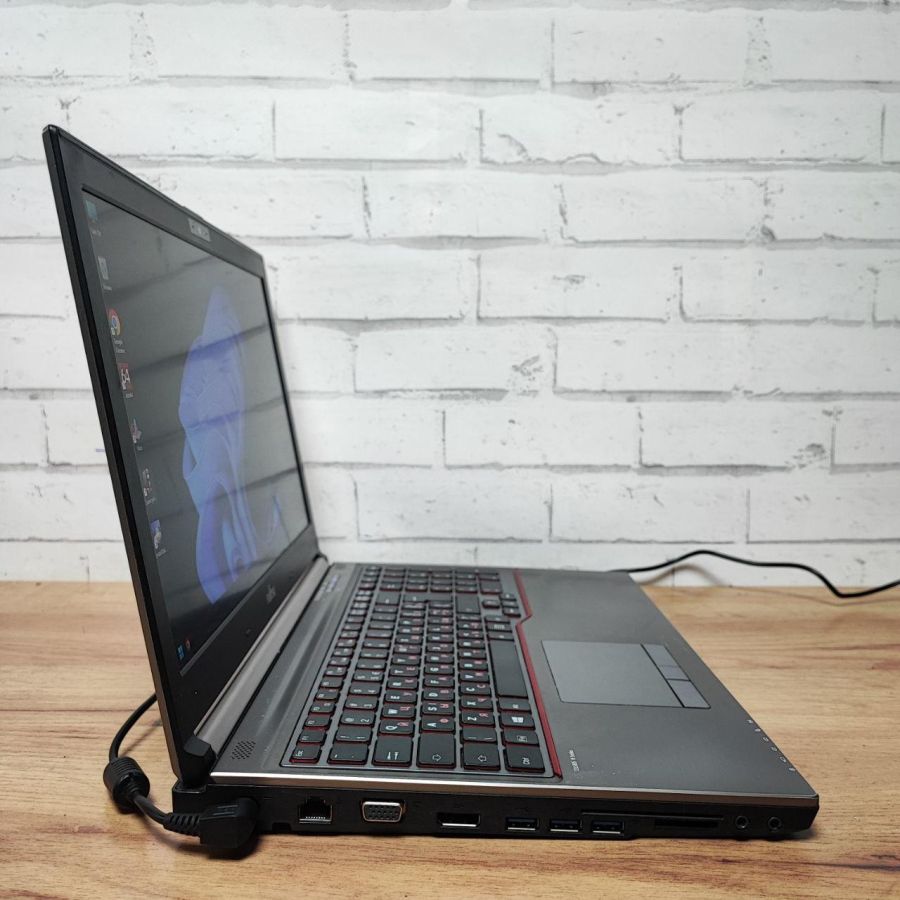 Ноутбук Б/В Fujitsu H730, Intel Core i7-4810MQ, DDR3 8 GB, SSD 128GB, NVIDIA Quadro K510M 1Gb, 15.6" Full HD