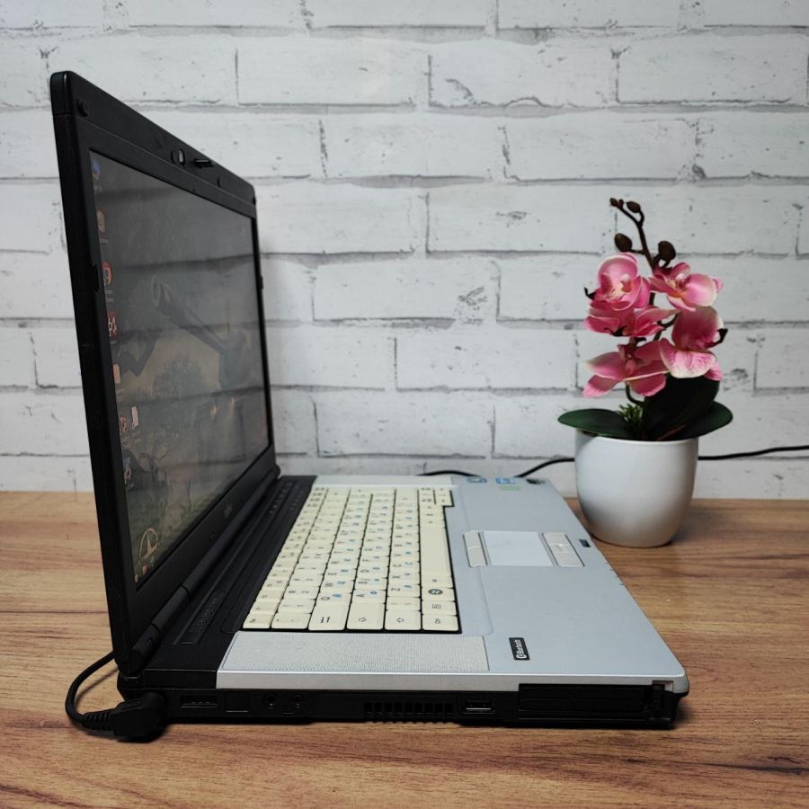 Ноутбук Б/В Fujitsu H710, Intel Core i7-2720QM, DDR3 8 GB, SSD 128GB, NVIDIA Quadro 1000M 2Gb, 15.6" Full HD