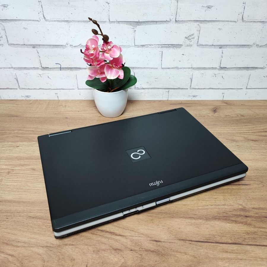 Ноутбук Б/В Fujitsu H710, Intel Core i7-2720QM, DDR3 8 GB, SSD 128GB, NVIDIA Quadro 1000M 2Gb, 15.6" Full HD