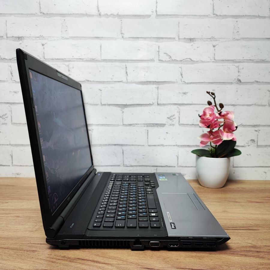 Ноутбук Б/В Fujitsu N532, Intel Core i5-3210M, DDR3 8 GB, SSD 128GB + HDD 250GB, NVIDIA GeForce GT 620M 1Gb, 17"