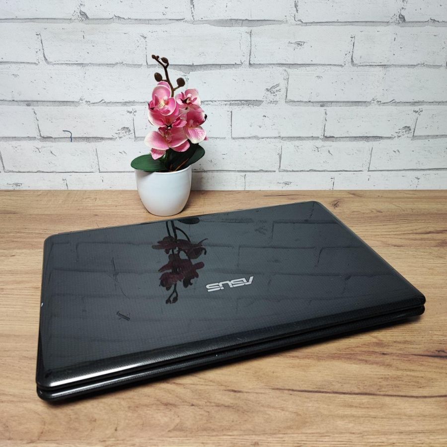 Ноутбук Б/В ASUS K70IJ, Intel Pentium T4400, DDR2 4 GB, SSD 128GB, Intel Mobile 4, 17.3"