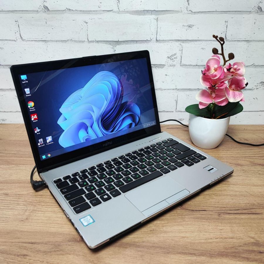 Ноутбук Б/В Fujitsu S936, Intel Core i5-6300U, DDR4 4GB, SSD 128GB, 13" HD Сенсор