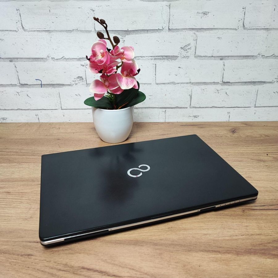 Ноутбук Б/В Fujitsu S936, Intel Core i5-6300U, DDR4 8 GB, SSD 128GB, 13" Full HD Сенсор