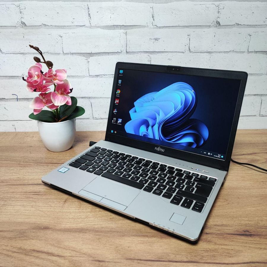 Ноутбук Б/В Fujitsu S936, Intel Core i5-6300U, DDR4 8 GB, SSD 128GB, 13" Full HD Сенсор