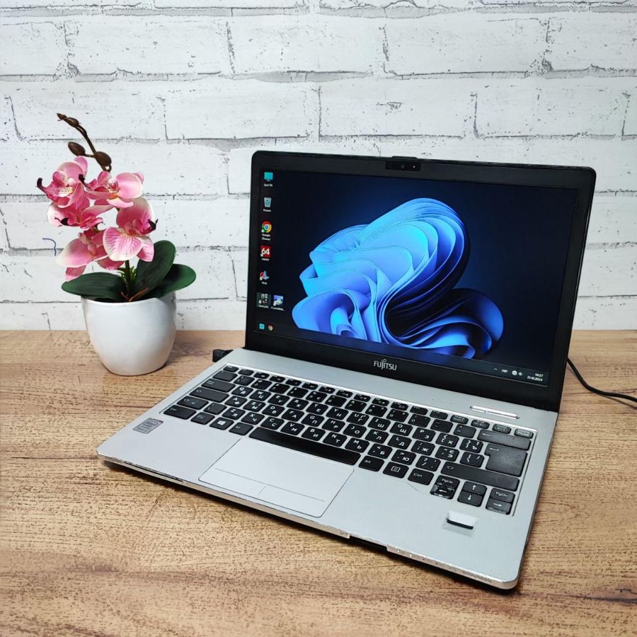 Ноутбук Б/В Fujitsu S904, Intel Core i5-4200U, DDR3 8 GB, SSD 128GB, 13" Full HD
