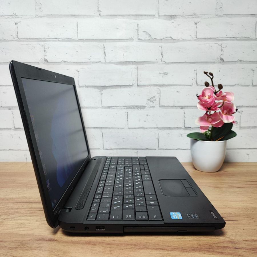 Уцінка! Ноутбук Б/В Toshiba Satellite C50-A-19U, Intel Core i3-3110M, DDR3 8 GB, SSD 256GB, 15.6" HD