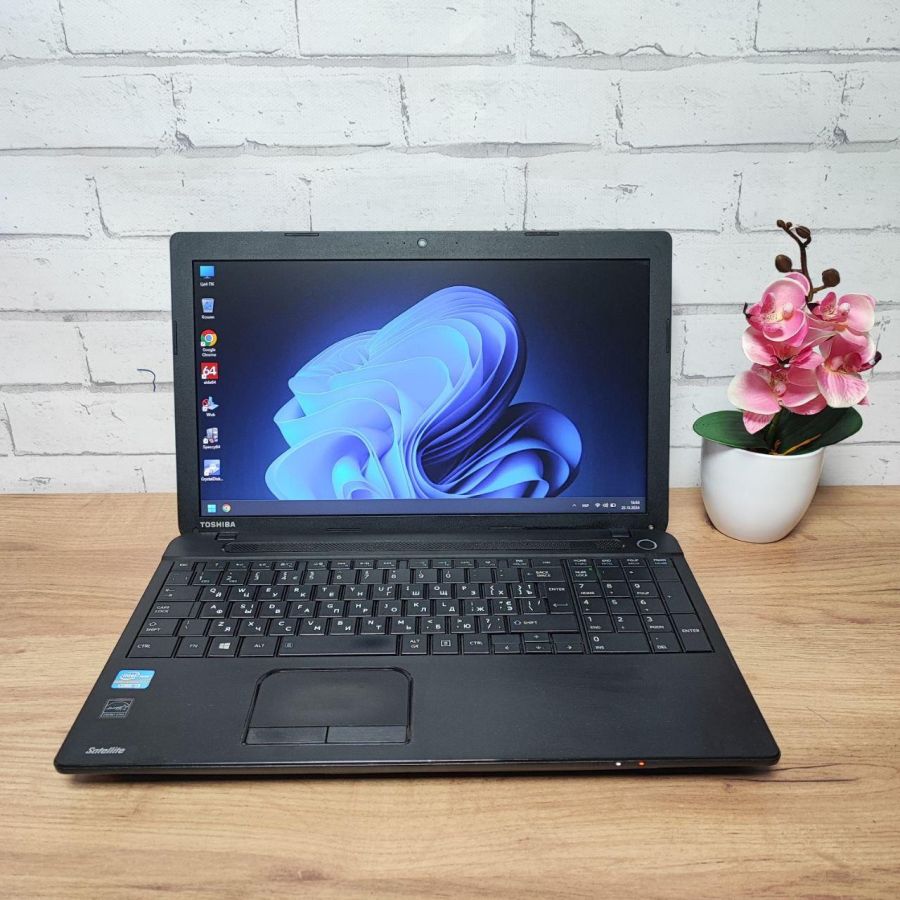 Уцінка! Ноутбук Б/В Toshiba Satellite C50-A-19U, Intel Core i3-3110M, DDR3 8 GB, SSD 256GB, 15.6" HD