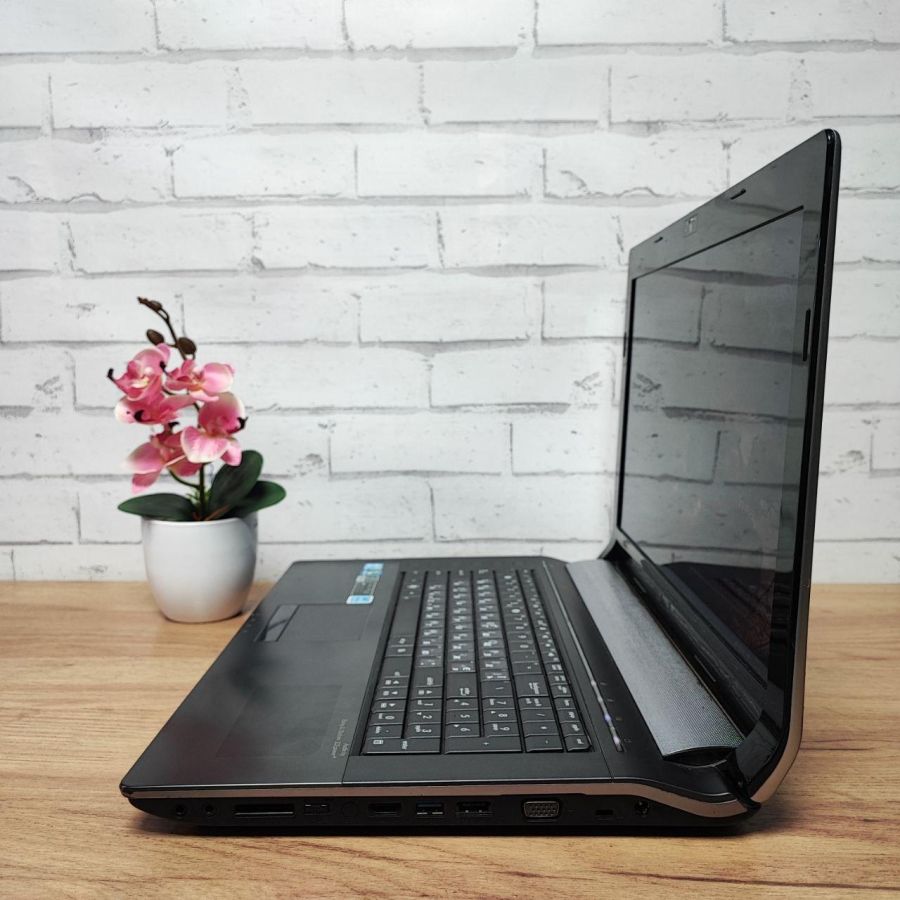 Ноутбук Б/В ASUS N73J, Intel Core i5-460M, DDR3 8 GB, SSD 128GB + HDD 250GB, NVIDIA GeForce 425M 1Gb, 17.3"