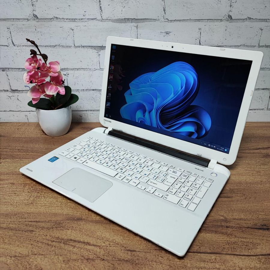 Ноутбук Б/В Toshiba Satellite L50-B-18H, Intel Core i5-4200U, DDR3 8 GB, SSD 128GB, 15.6" HD