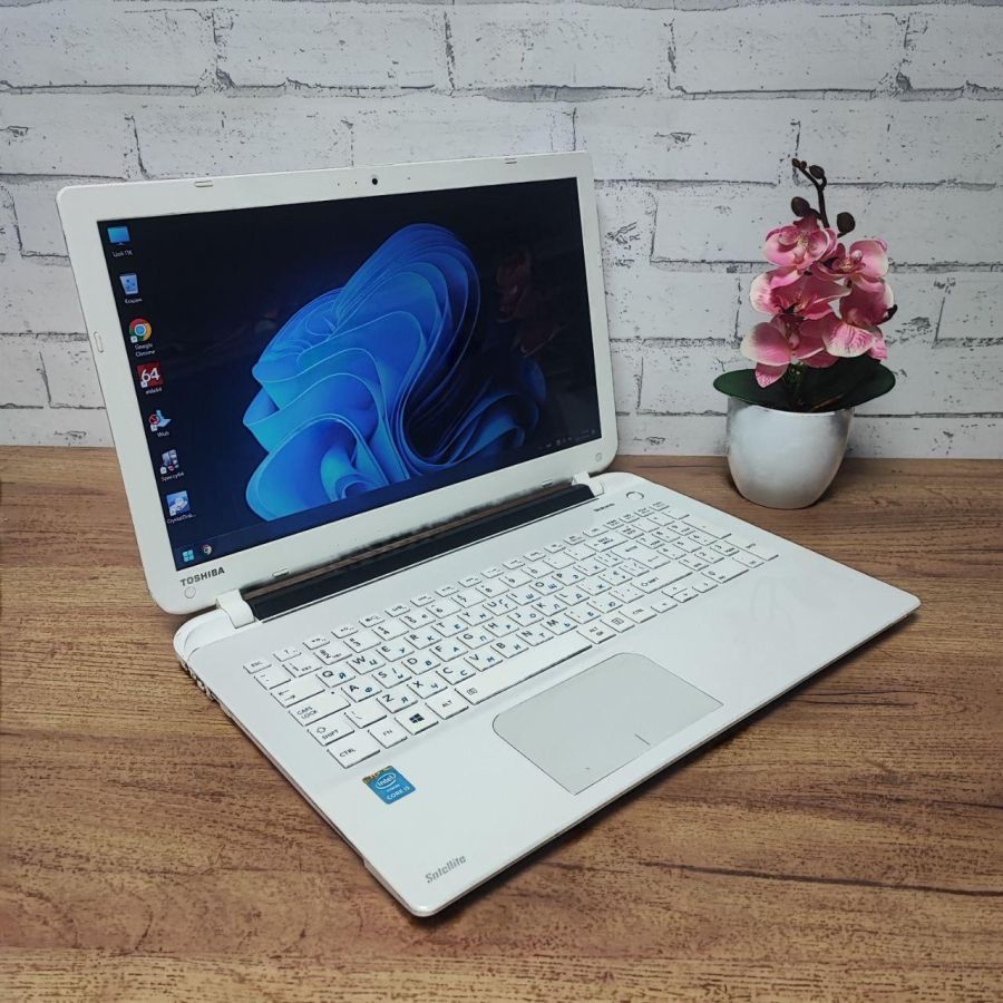 Ноутбук Б/В Toshiba Satellite L50-B-18H, Intel Core i5-4200U, DDR3 8 GB, SSD 128GB, 15.6" HD
