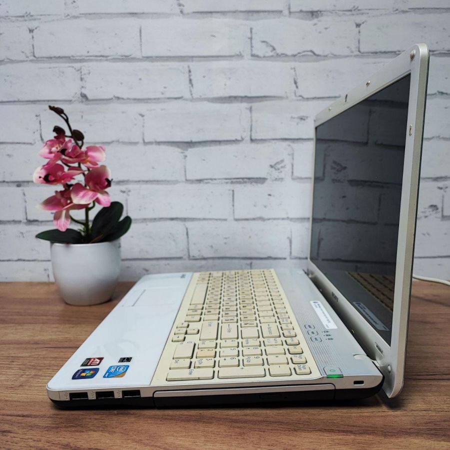 Ноутбук Б/В Sony PCG-71211M, Intel Core i3-370M, DDR3 8 GB, SSD 128GB, AMD Radeon HD 5000, 15.6" HD