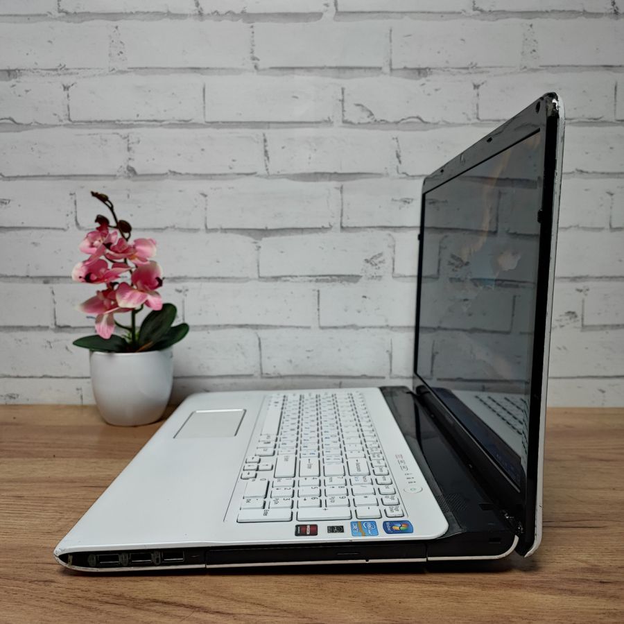 Уцінка! Ноутбук Б/В Sony SVE171A11M, Intel Core i3-2370M, DDR3 8 GB, SSD 128GB, Radeon HD 7500 1Gb, 17.3" HD