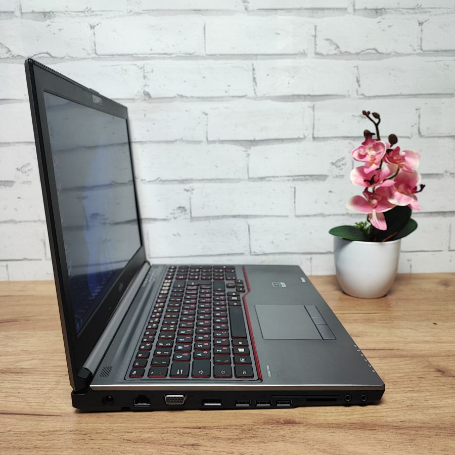 Уцінка! Ноутбук Б/В Fujitsu H730, Intel Core i7-4610M, DDR3 8 GB, SSD 128GB, NVIDIA Quadro K510M 1Gb, 15.6" Full HD
