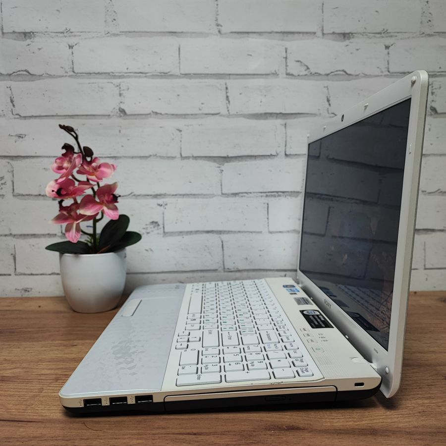 Ноутбук Б/В Sony PCG-71911M, Intel Core i3-2330M, DDR3 8 GB, SSD 128GB, 15.6" HD