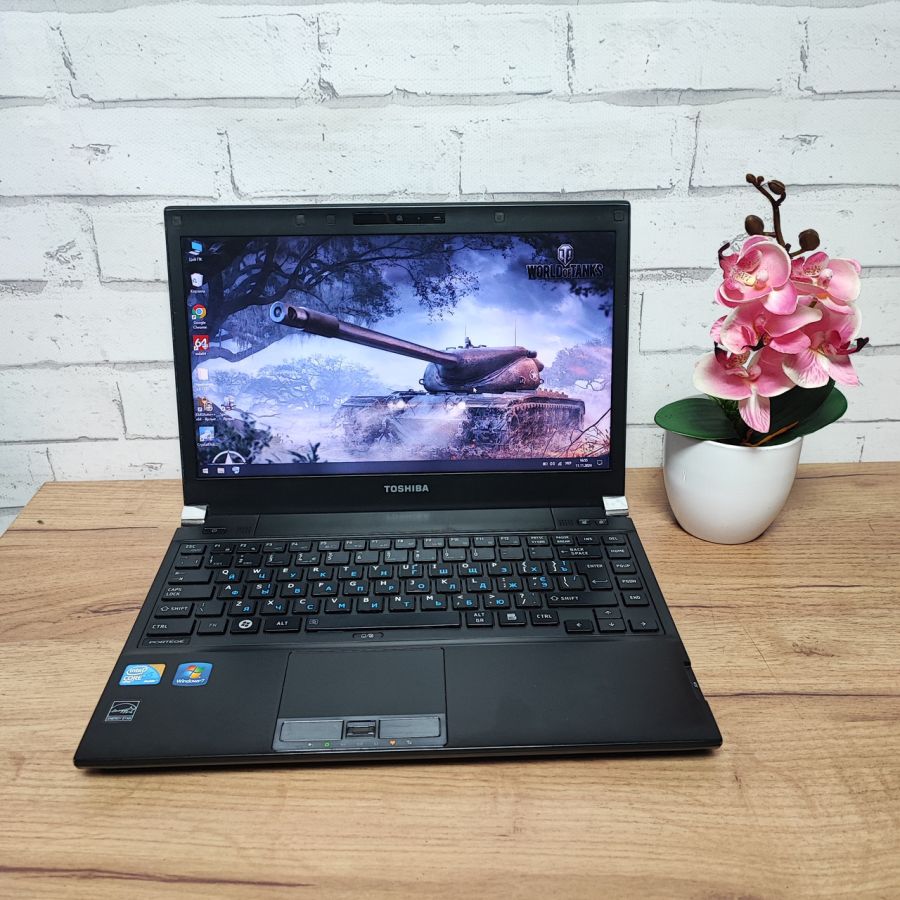 Ноутбук Б/В Toshiba Portege R700-183, Intel Core i5-560M, DDR3 8 GB, SSD 128GB, 13.3" HD