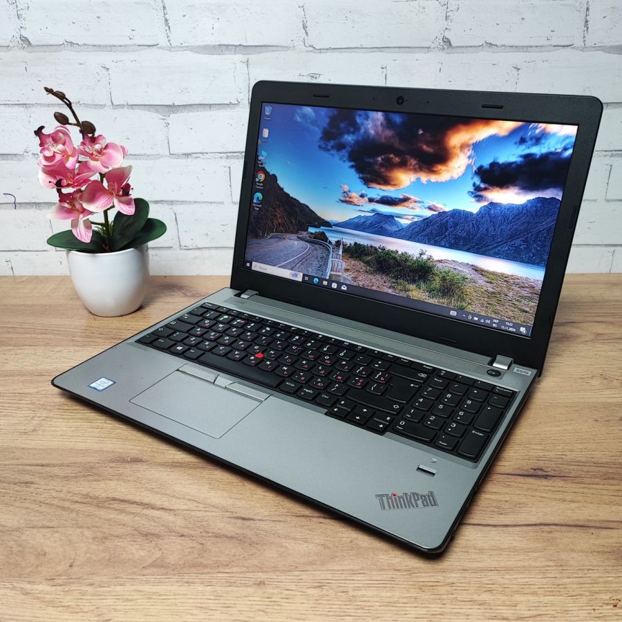 Ноутбук Б/В Lenovo E570, Intel Core i3-7100U, DDR4 8 GB, SSD 128GB + HDD 320GB, 15.6" Full HD