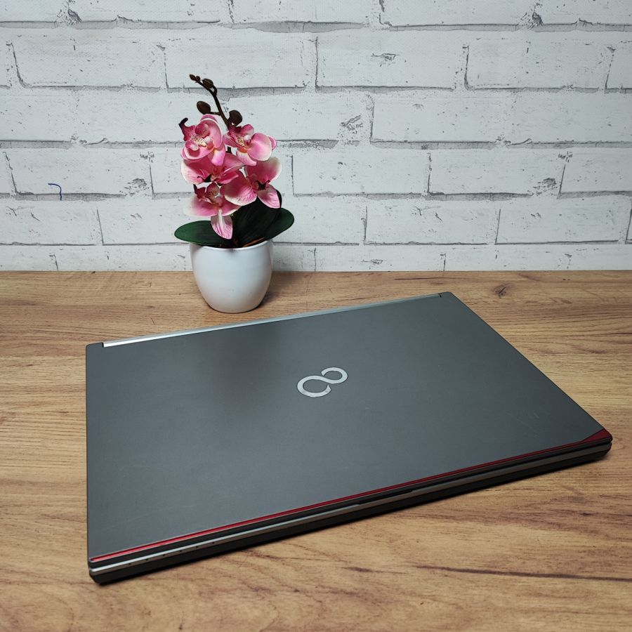 Ноутбук Б/В Fujitsu H760, Intel Core i7-6820HQ, DDR4 8 GB, SSD 128GB, NVIDIA Quadro M1000M 2Gb, 15.6" Full HD