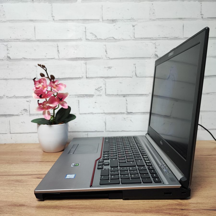 Ноутбук Б/В Fujitsu H760, Intel Core i7-6820HQ, DDR4 8 GB, SSD 128GB, NVIDIA Quadro M1000M 2Gb, 15.6" Full HD