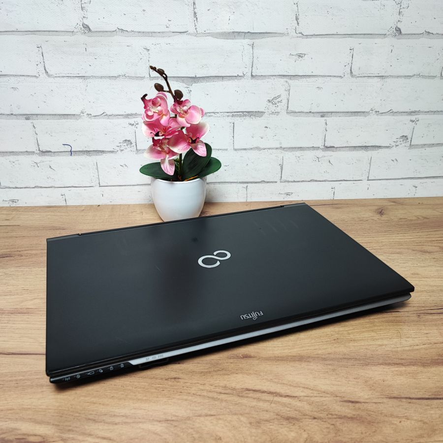 Ноутбук Б/В Fujitsu N532, Intel Core i5-3210M, DDR3 8 GB, SSD 256GB, NVIDIA GeForce GT620M 1Gb, 17" Full HD