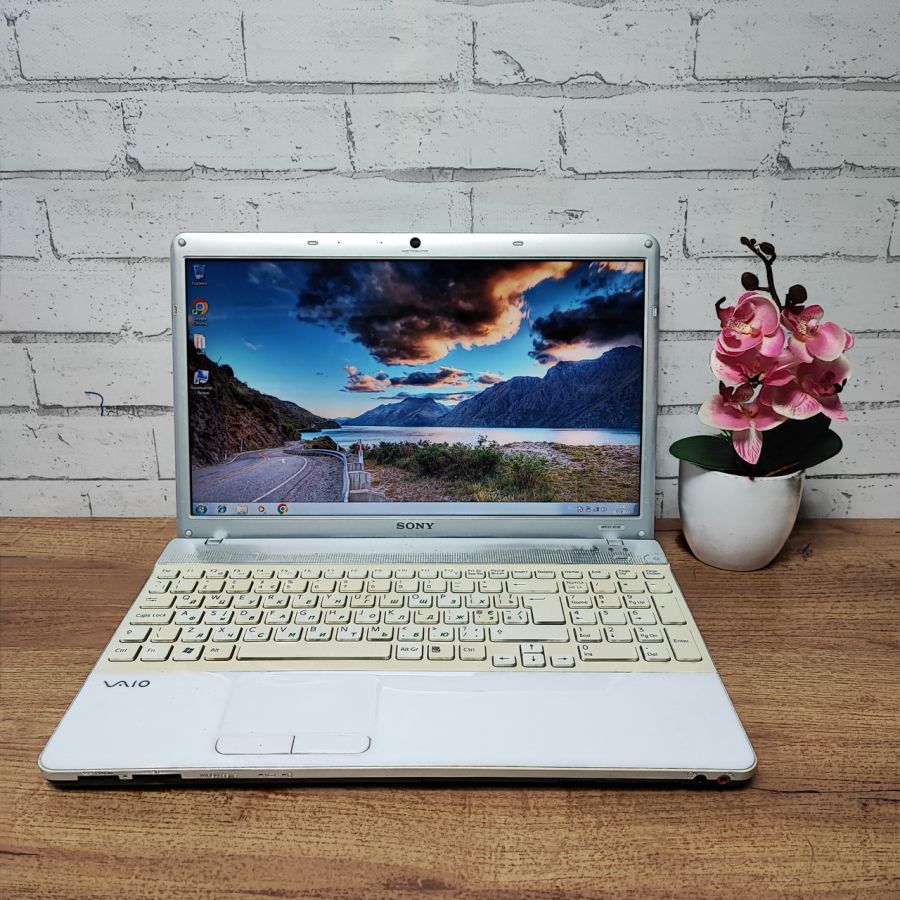 Ноутбук Б/В Sony PCG-61611M, AMD Athlon II P340, DDR3 8 GB, SSD 128GB, AMD Radeon HD 4200, 16.4" HD