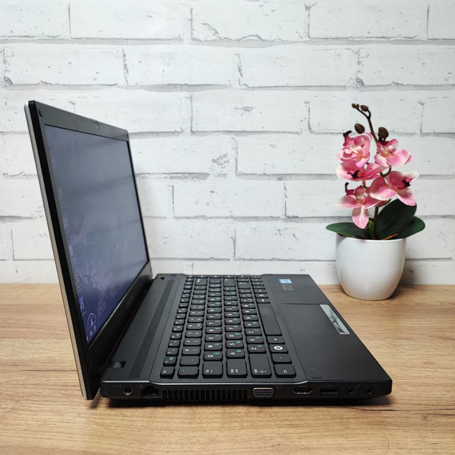 Ноутбук Б/В Samsung 300V, Intel Core i3-2310M, DDR3 8 GB, SSD 256GB, NVIDIA GeForce GT 520M, 15.6"