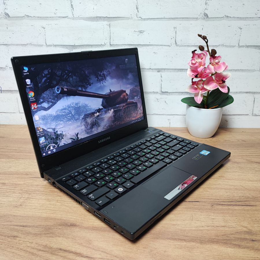 Ноутбук Б/В Samsung 300V, Intel Core i3-2310M, DDR3 8 GB, SSD 256GB, NVIDIA GeForce GT 520M, 15.6"
