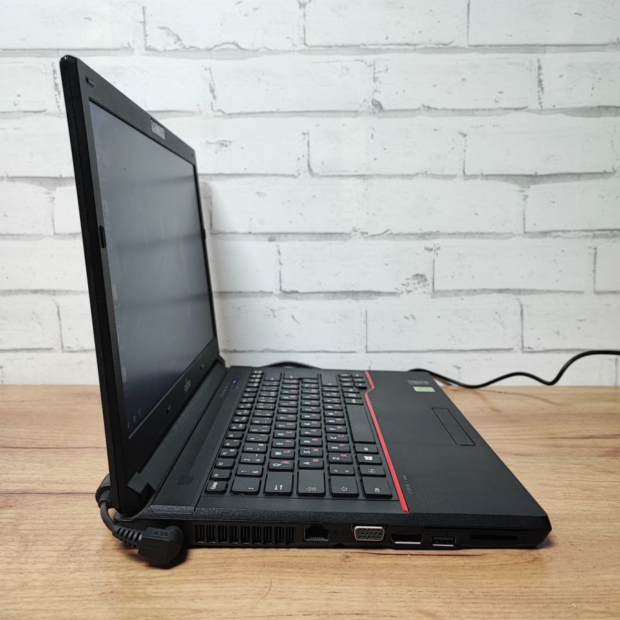 Уцінка! Ноутбук Б/В Fujitsu E544, Intel Core i5-4310M, DDR3 8 GB, SSD 128GB, 14" HD