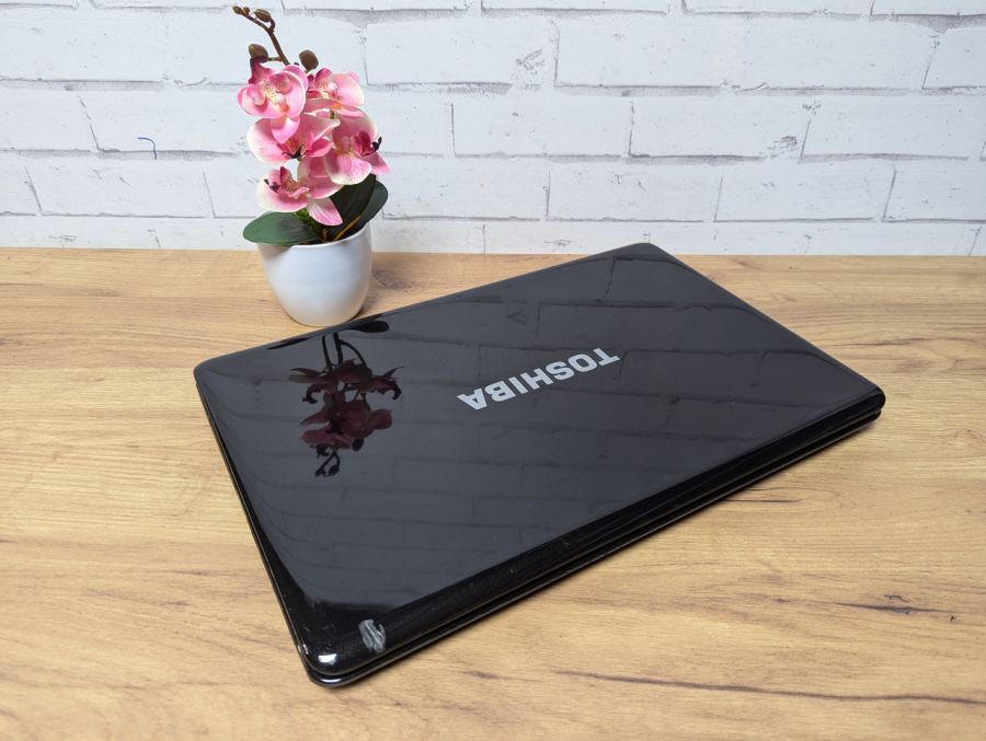 Уцінка! Ноутбук Б/В Toshiba Satellite L670-1GJ, Intel Core i3-370M, DDR3 8 GB, SSD 128GB, 17.3" HD