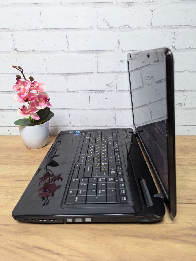 Уцінка! Ноутбук Б/В Toshiba Satellite L670-1GJ, Intel Core i3-370M, DDR3 8 GB, SSD 128GB, 17.3" HD