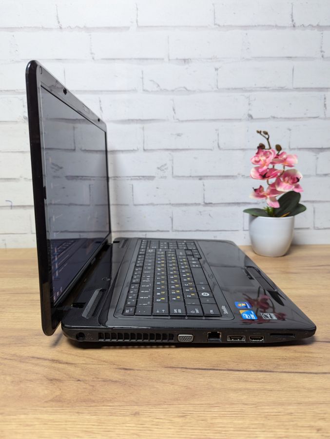 Уцінка! Ноутбук Б/В Toshiba Satellite L670-1GJ, Intel Core i3-370M, DDR3 8 GB, SSD 128GB, 17.3" HD