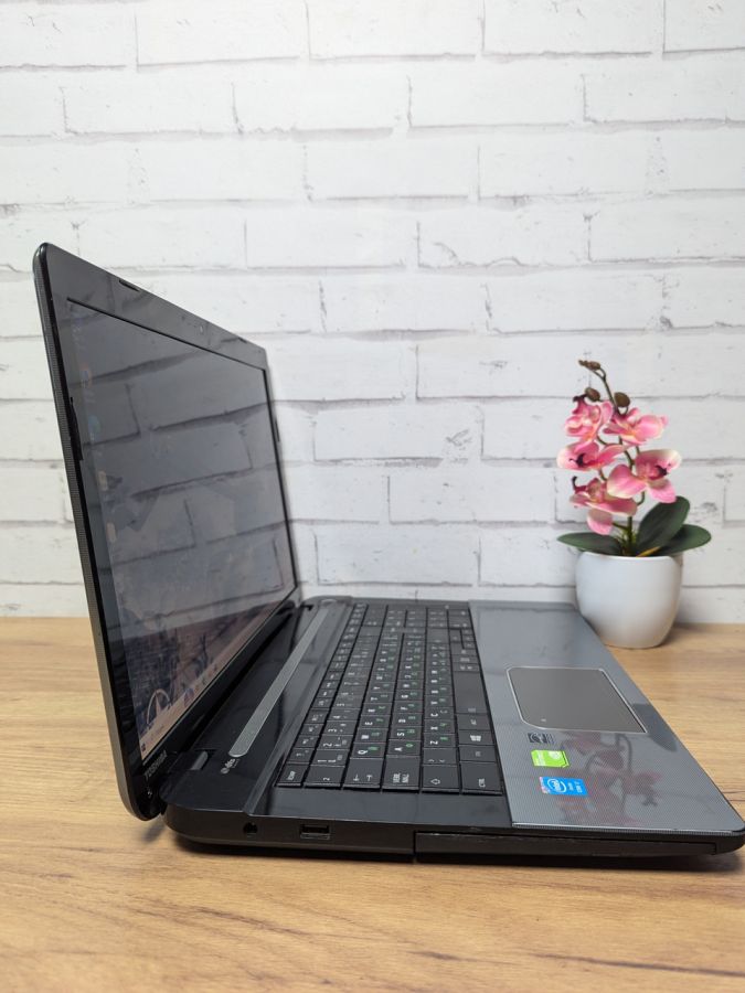 Ноутбук Б/В Toshiba Satellite L70-A-11R, Intel Core i5-4210M, DDR3 8 GB, SSD 360GB, GT 740M, 17.3" HD