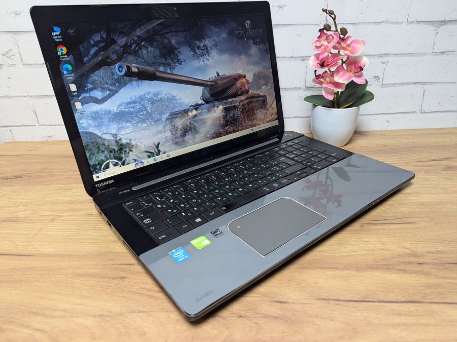 Ноутбук Б/В Toshiba Satellite L70-A-11R, Intel Core i5-4210M, DDR3 8 GB, SSD 360GB, GT 740M, 17.3" HD