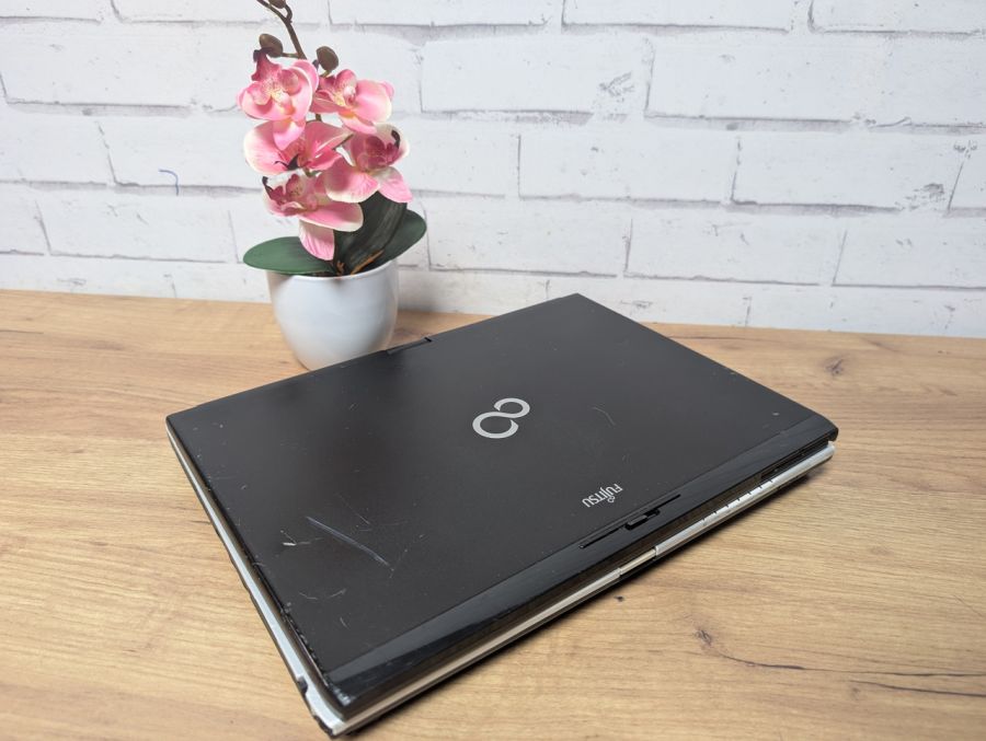 Уцінка! Ноутбук Б/В Fujitsu T900, Intel Core i5-520M, DDR3 4 GB, SSD 128GB, 13.3" HD