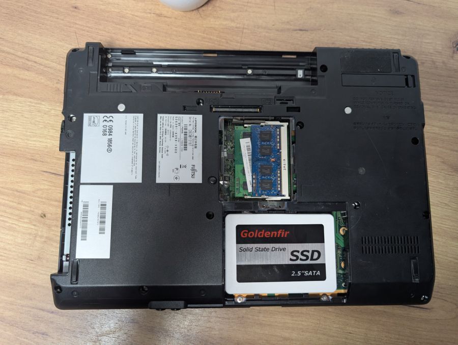 Уцінка! Ноутбук Б/В Fujitsu S782, Intel Core i5-3320M, DDR3 4 GB, SSD 128GB, 13.3" HD