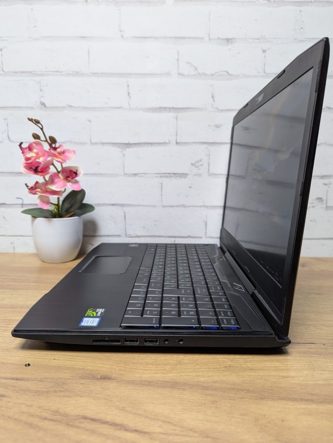 Ноутбук Б/В Tongfang GI5CN5E, Intel Core i7-8750H, DDR3 16GB, SSD 500GB, NVIDIA GeForce GTX 1050Ti, 15.6" Full HD