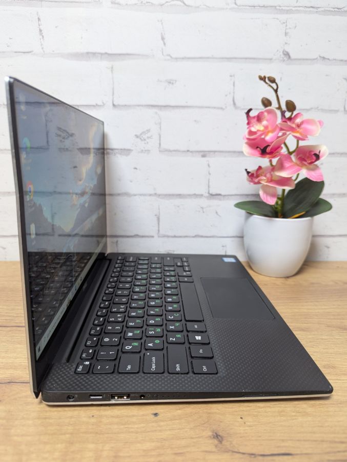 Ноутбук Б/В Dell P54G, Intel Core i5-6200U, DDR3, SSD 256GB, 14" Full HD Сенсор
