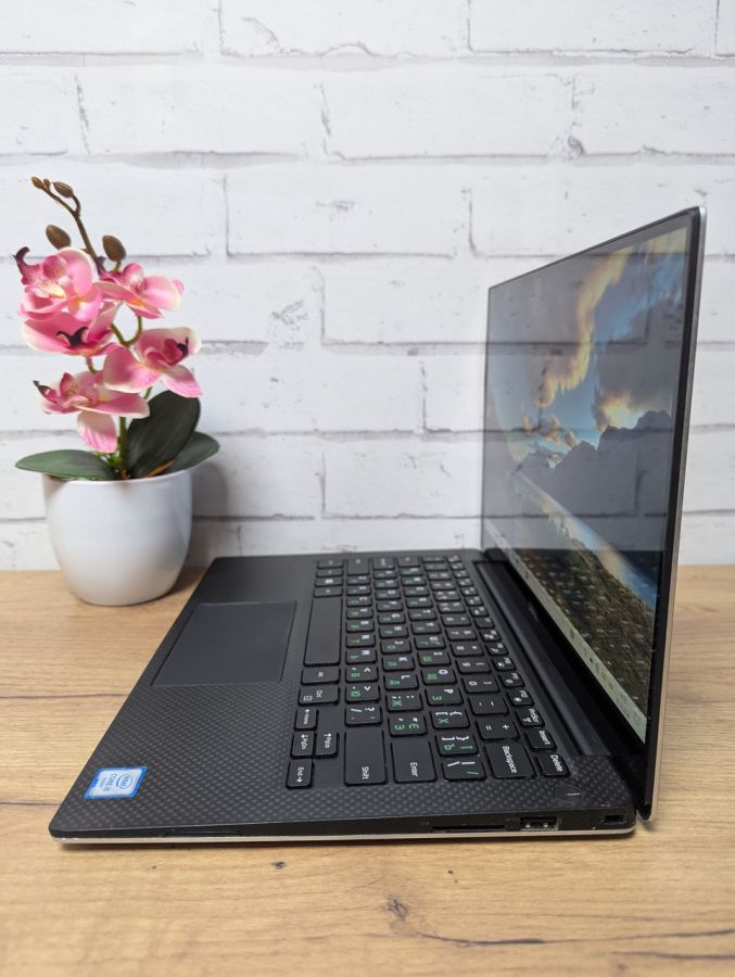 Ноутбук Б/В Dell P54G, Intel Core i5-6200U, DDR3, SSD 256GB, 14" Full HD Сенсор