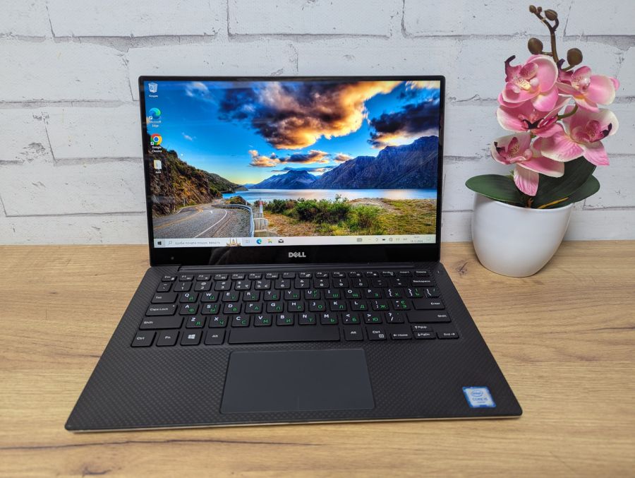 Ноутбук Б/В Dell P54G, Intel Core i5-6200U, DDR3, SSD 256GB, 14" Full HD Сенсор