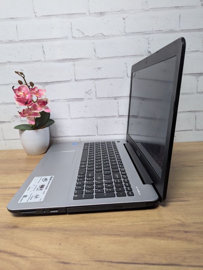 Ноутбук Б/В ASUS R556L, Intel Core i5-5200U, DDR3 8 GB, SSD 128GB, 15.6" HD