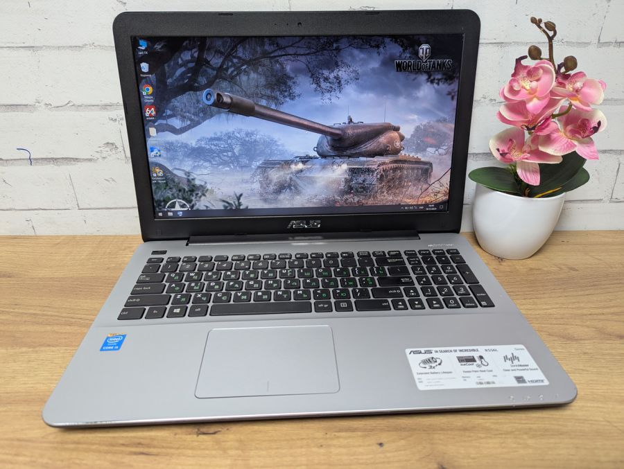 Ноутбук Б/В ASUS R556L, Intel Core i5-5200U, DDR3 8 GB, SSD 128GB, 15.6" HD