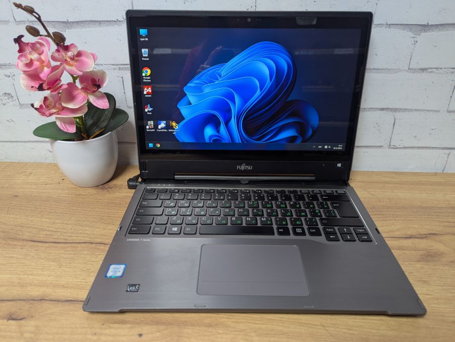 Уцінка! Ноутбук Б/В Fujitsu T936, Intel Core i5-6200U, DDR4 4 GB, SSD 128GB, 13" Full HD Сенсор
