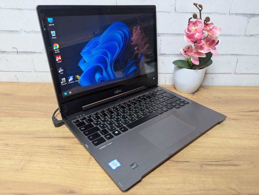 Ноутбук Б/В Fujitsu T936, Intel Core i5-6300U, DDR4 8 GB, SSD 128GB, 13" Full HD Сенсор
