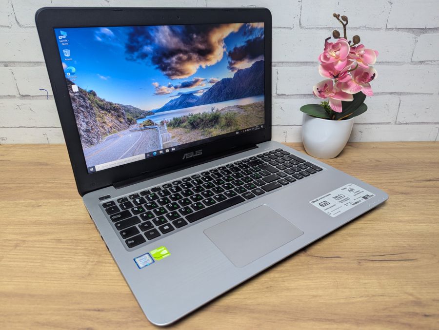 Ноутбук Б/В ASUS R558U, Intel Core i5-7200U, DDR3 16 GB, SSD 500GB, 15.6" Full HD