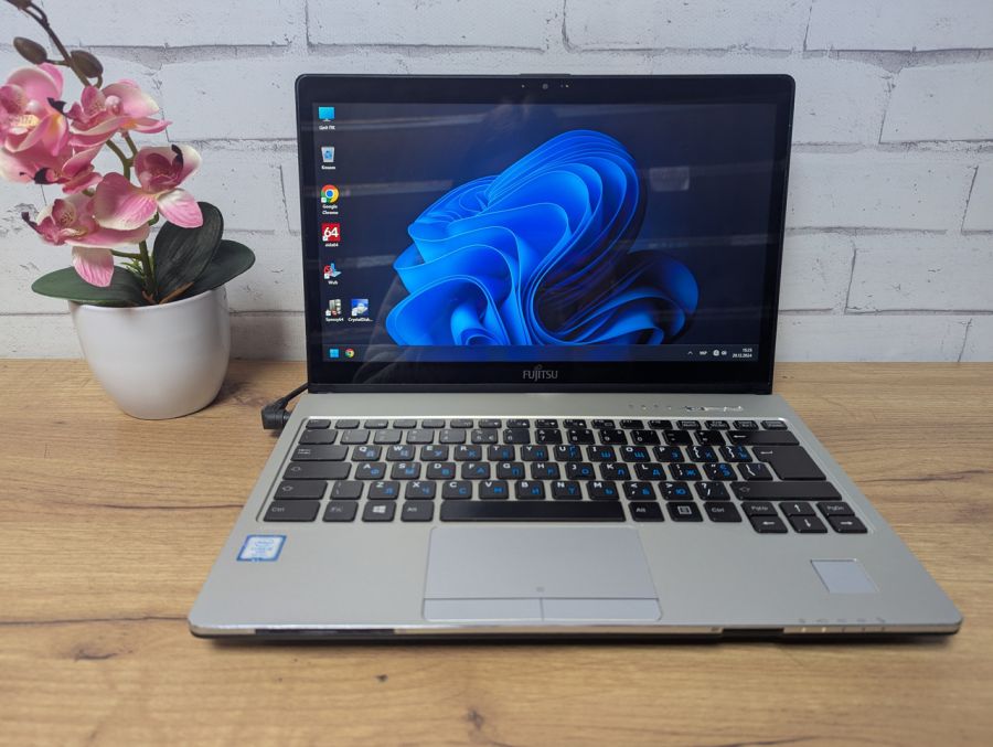 Уцінка! Ноутбук Б/В Fujitsu S937, Intel Core i5-7300U, DDR4 4 GB, SSD 128GB, 13" Full HD Сенсор