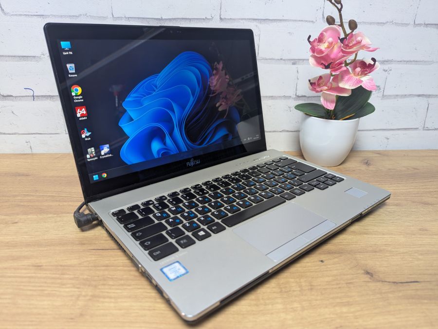 Уцінка! Ноутбук Б/В Fujitsu S937, Intel Core i5-7300U, DDR4 4 GB, SSD 128GB, 13" Full HD Сенсор