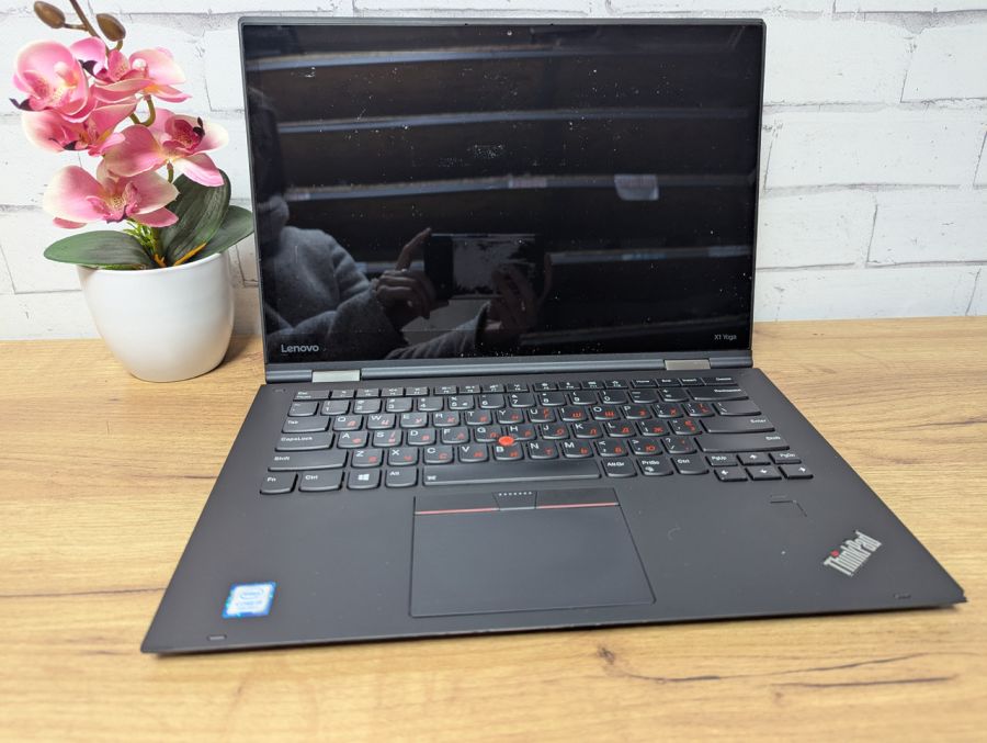 Ноутбук Б/В Lenovo X1 Yoga, Intel Core i5-7200U, DDR3, SSD 256GB, 14" Full HD